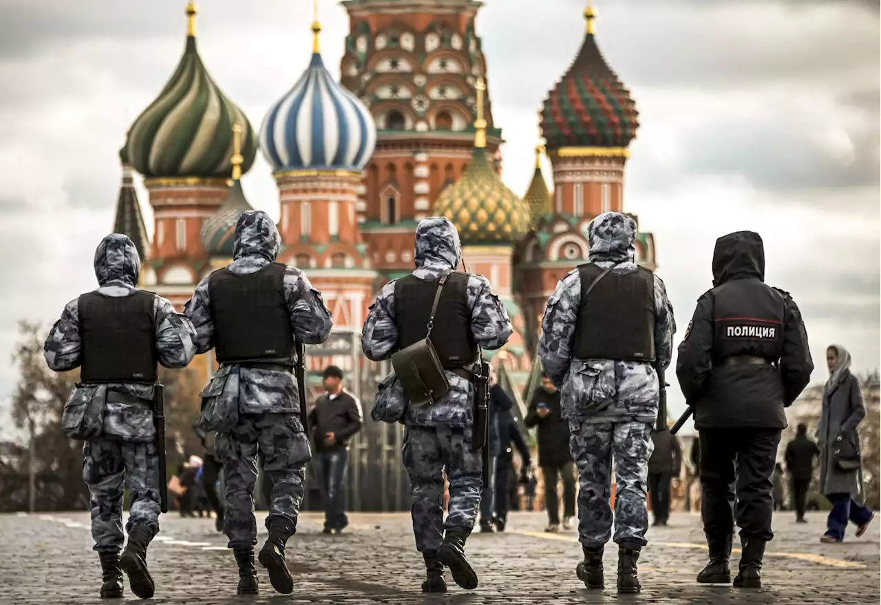 Kids scream as Putin's Guard fire at crowd in 'mock execution' gone wrong