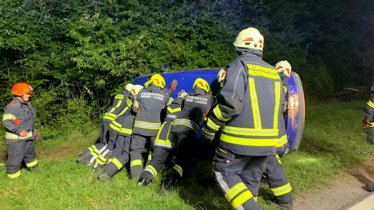 Fahrzeug überschlug sich, Alko-Lenker konnte sich selbst befreien