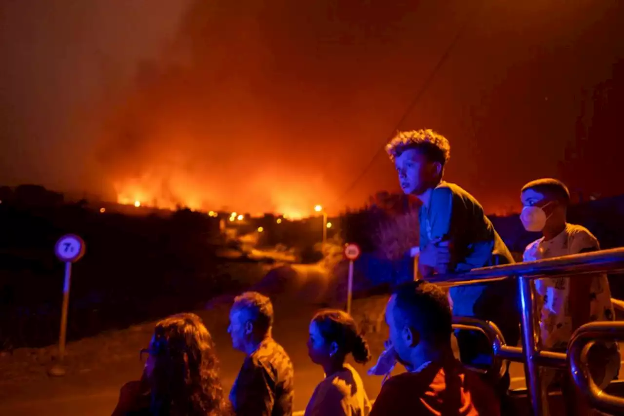 Major wildfires burn in Greece and Tenerife