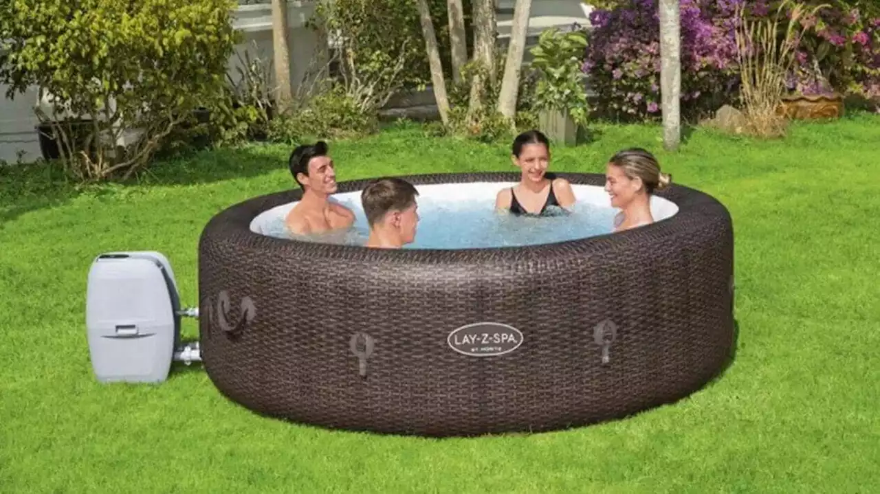 Avant la fin de cette vente flash, ce spa gonflable Bestway tombe sous les 300 euros