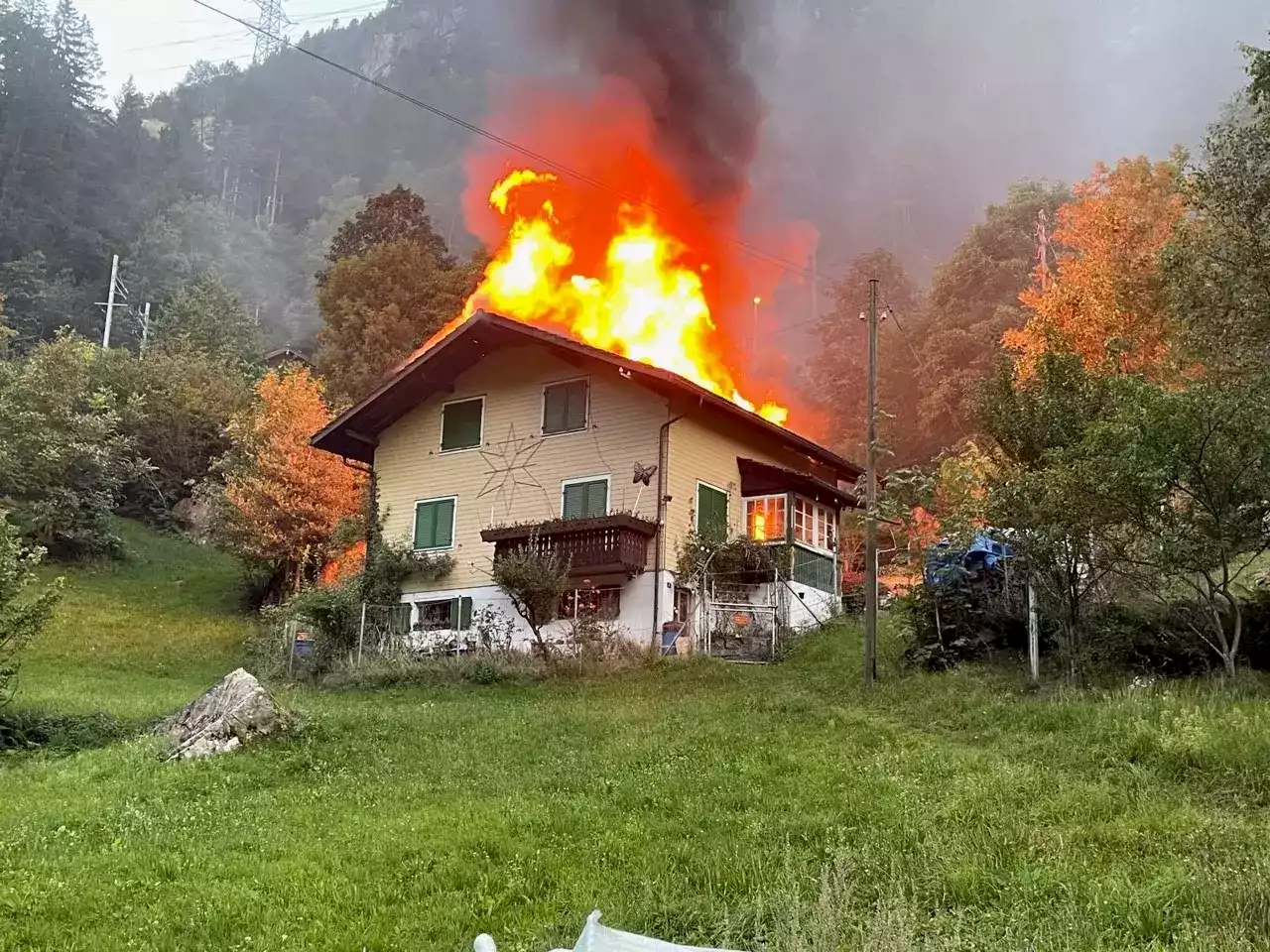 Gurtnellen UR: Einfamilienhaus in Vollbrand geraten – eine Person vermisst