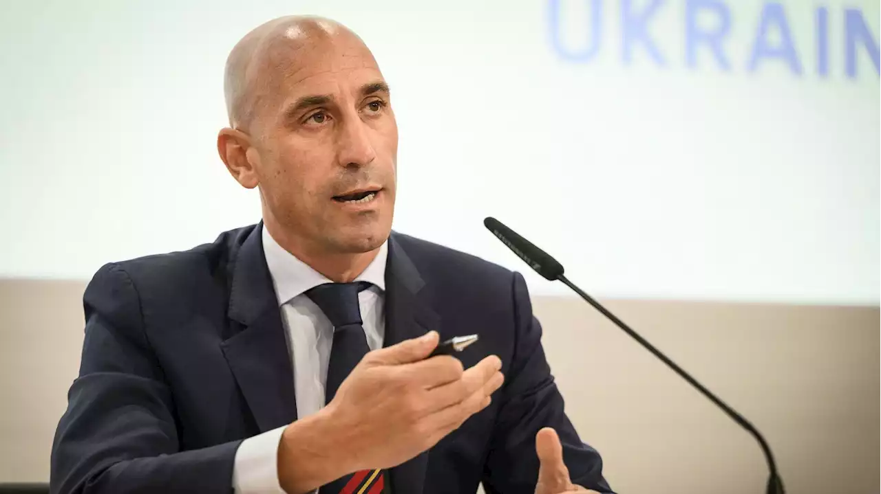 Rubiales entschuldigt sich für Kuss-Skandal