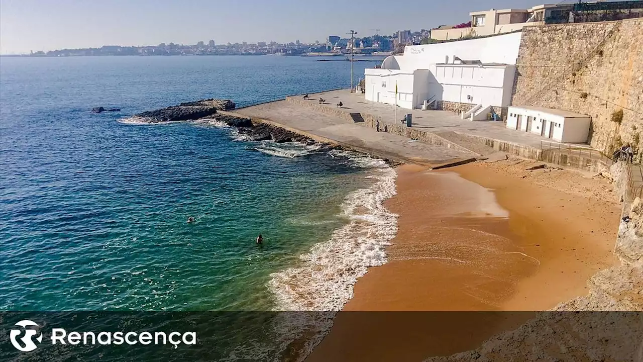 Banhos proibidos na praia da Azarujinha em Cascais