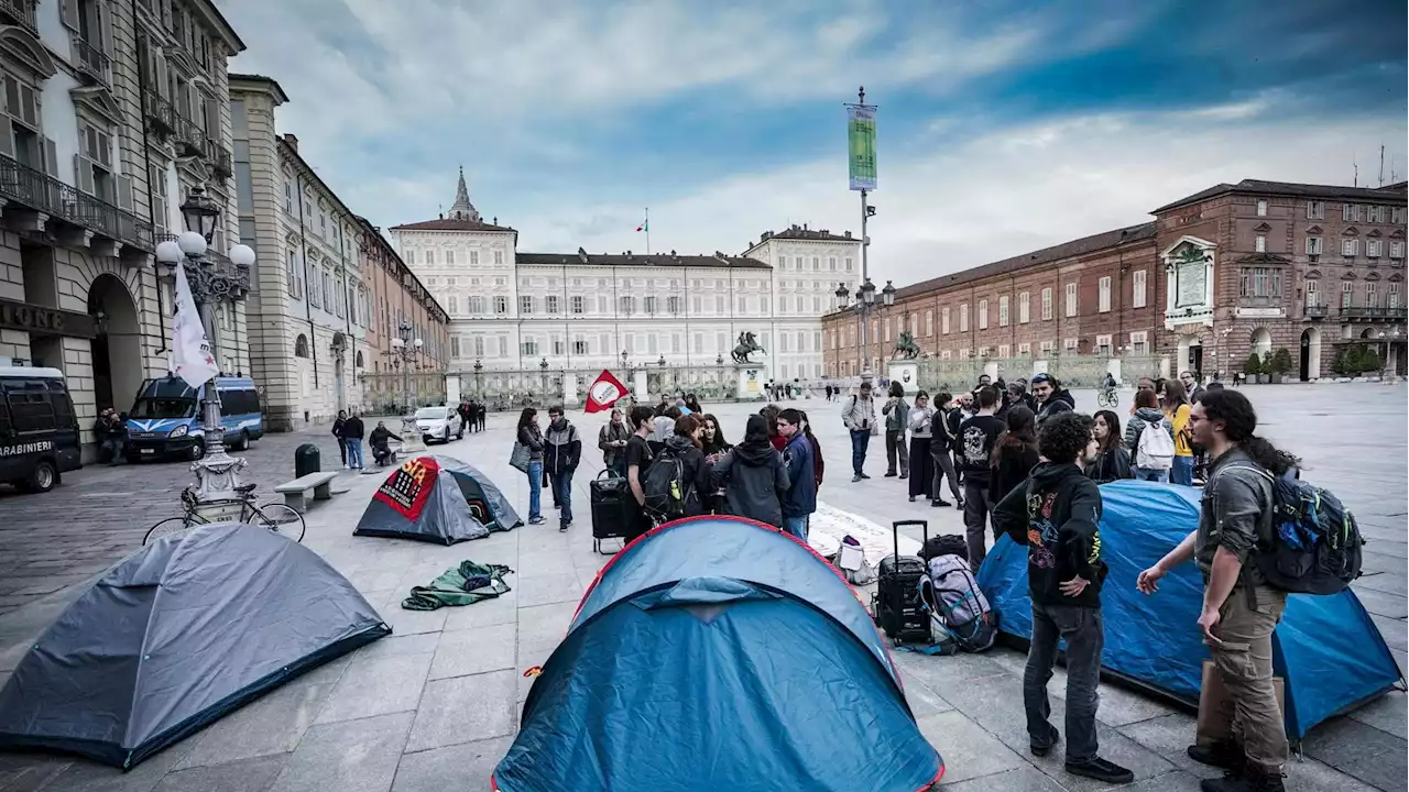 Universitari sul piede di guerra: “Dal governo nessuna risposta, affitti aumentati: rimontiamo le tende”