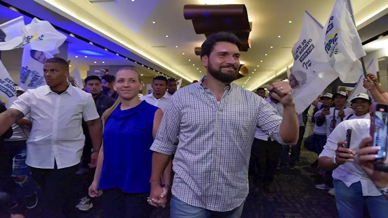 Gonzalez leads early Ecuador vote count, Noboa second