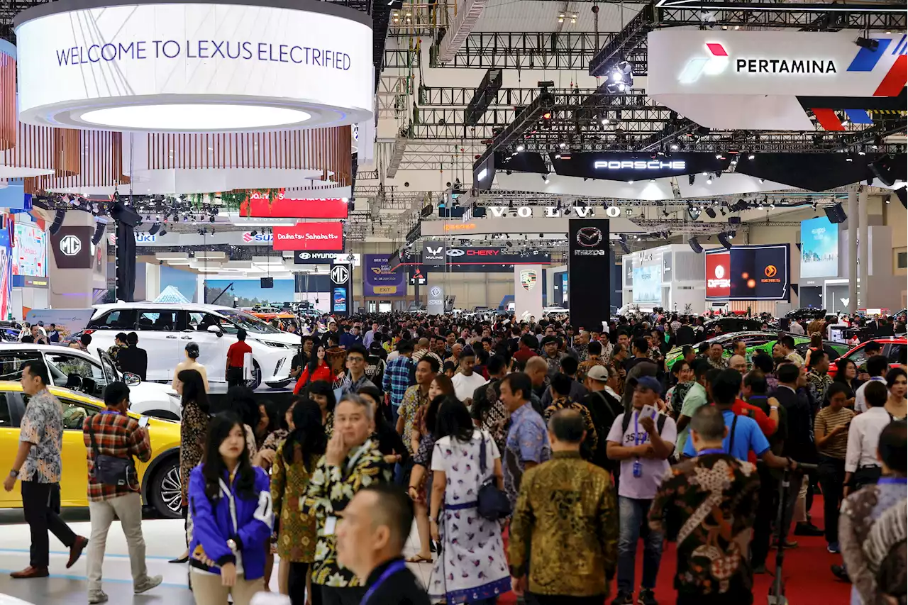 As Indonesia pushes EV dream, car shoppers stay cautious