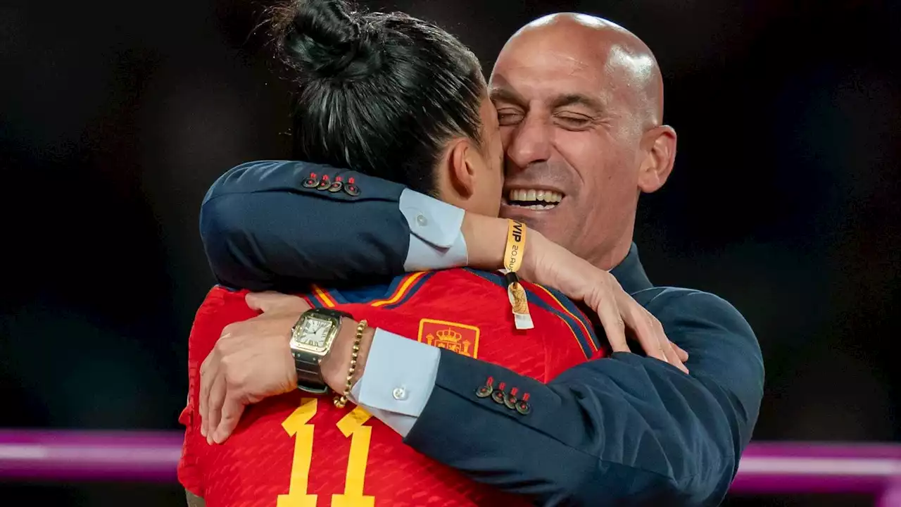 Spanish FA president Luis Rubiales apologises for kissing Jennifer Hermoso on World Cup final trophy podium