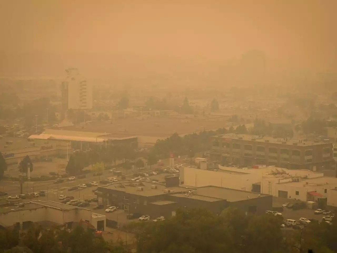 Smoky conditions help B.C. fire fight, causes Metro Vancouver air quality advisory