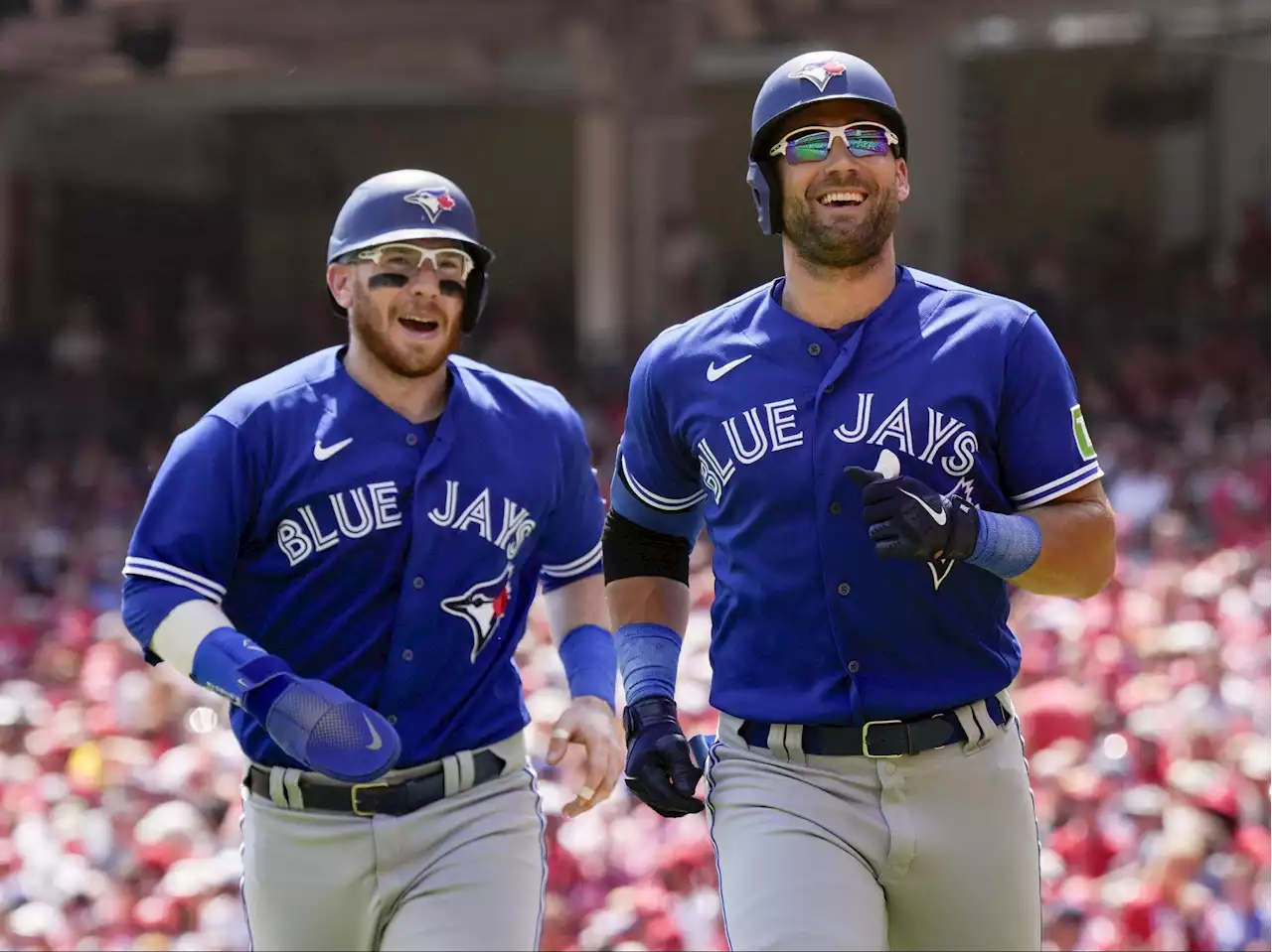 Blue Jays paint Cincinnati red by pasting hosts 10-3 in series rubber match