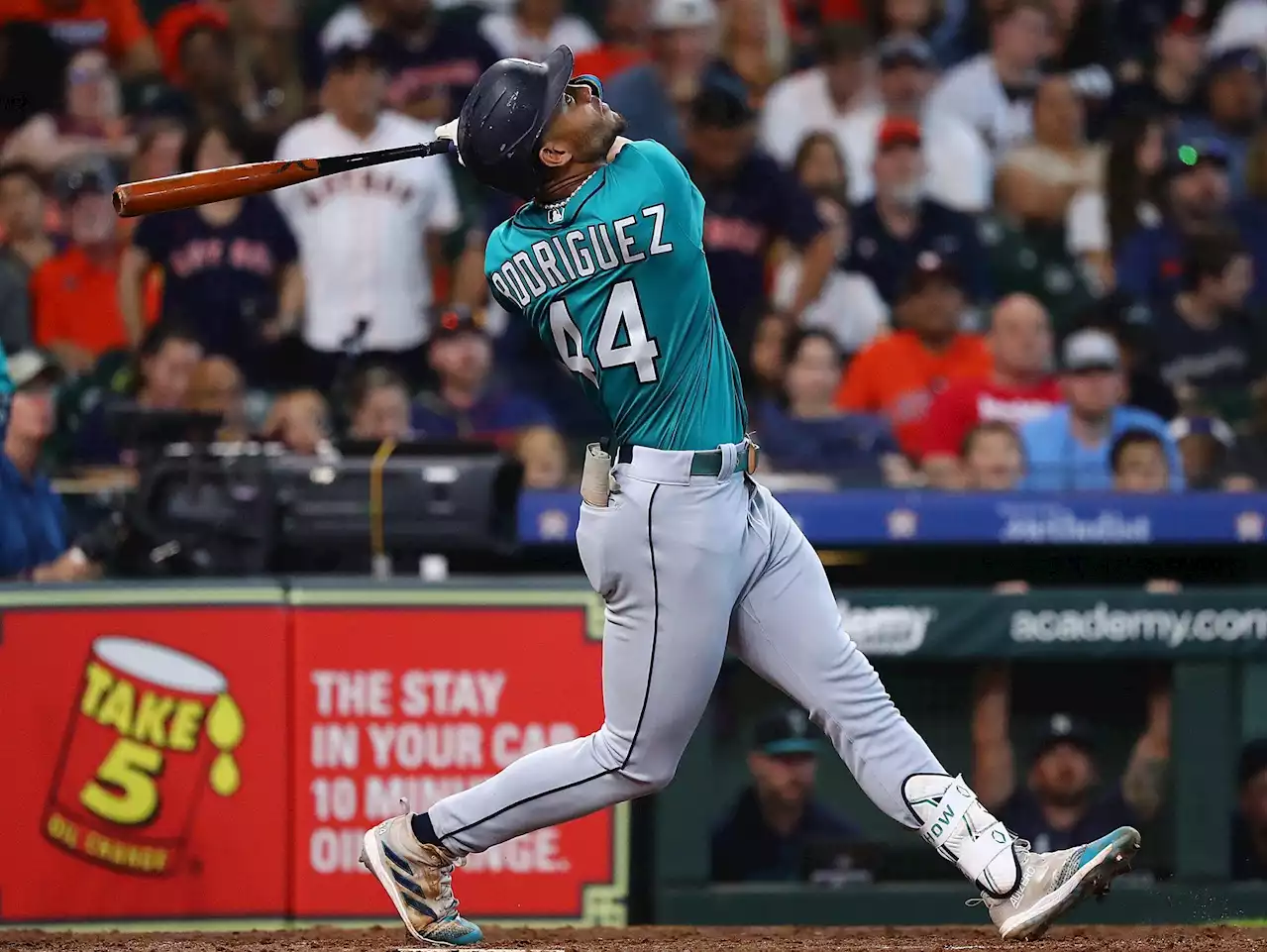 Rodriguez’s 17-hit surge helps make Mariners Blue Jays’ arch enemy again