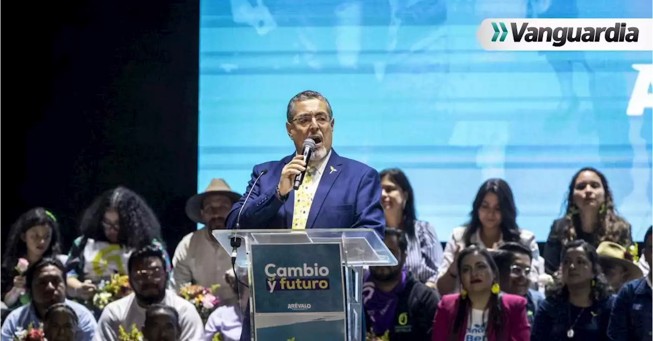 El académico Bernardo Arévalo de León gana la elección presidencial en Guatemala