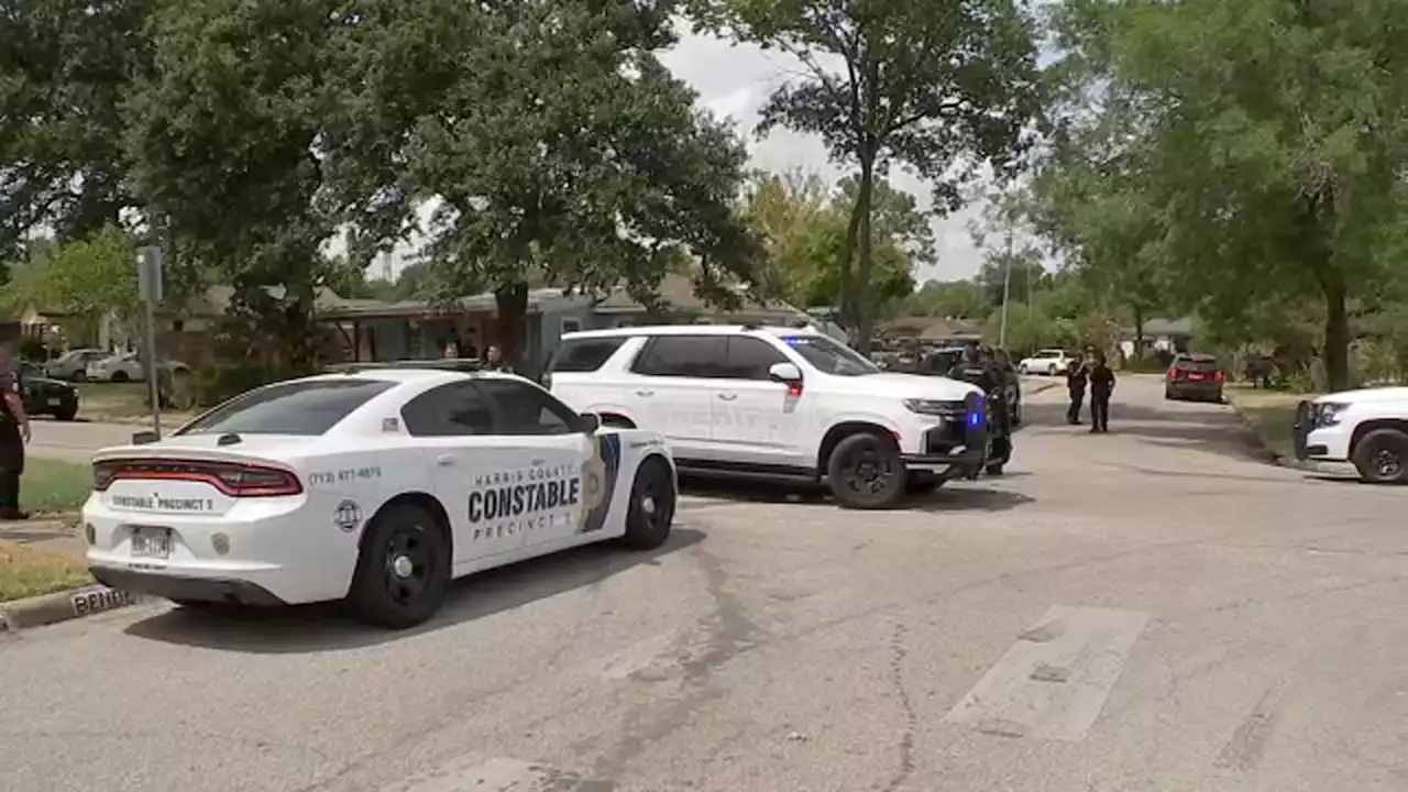 Heavy law enforcement presence reported near elementary school in SE Houston