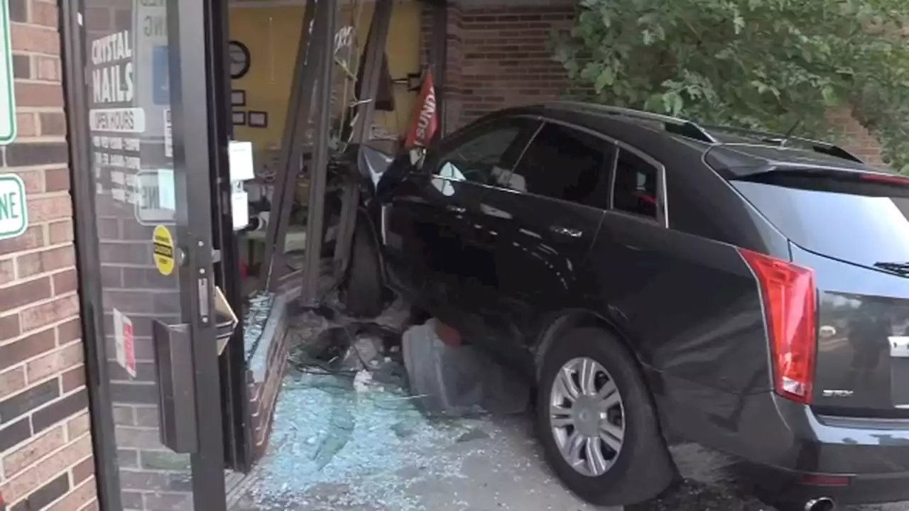 Car crashes into Skokie nail salon, no injuries reported