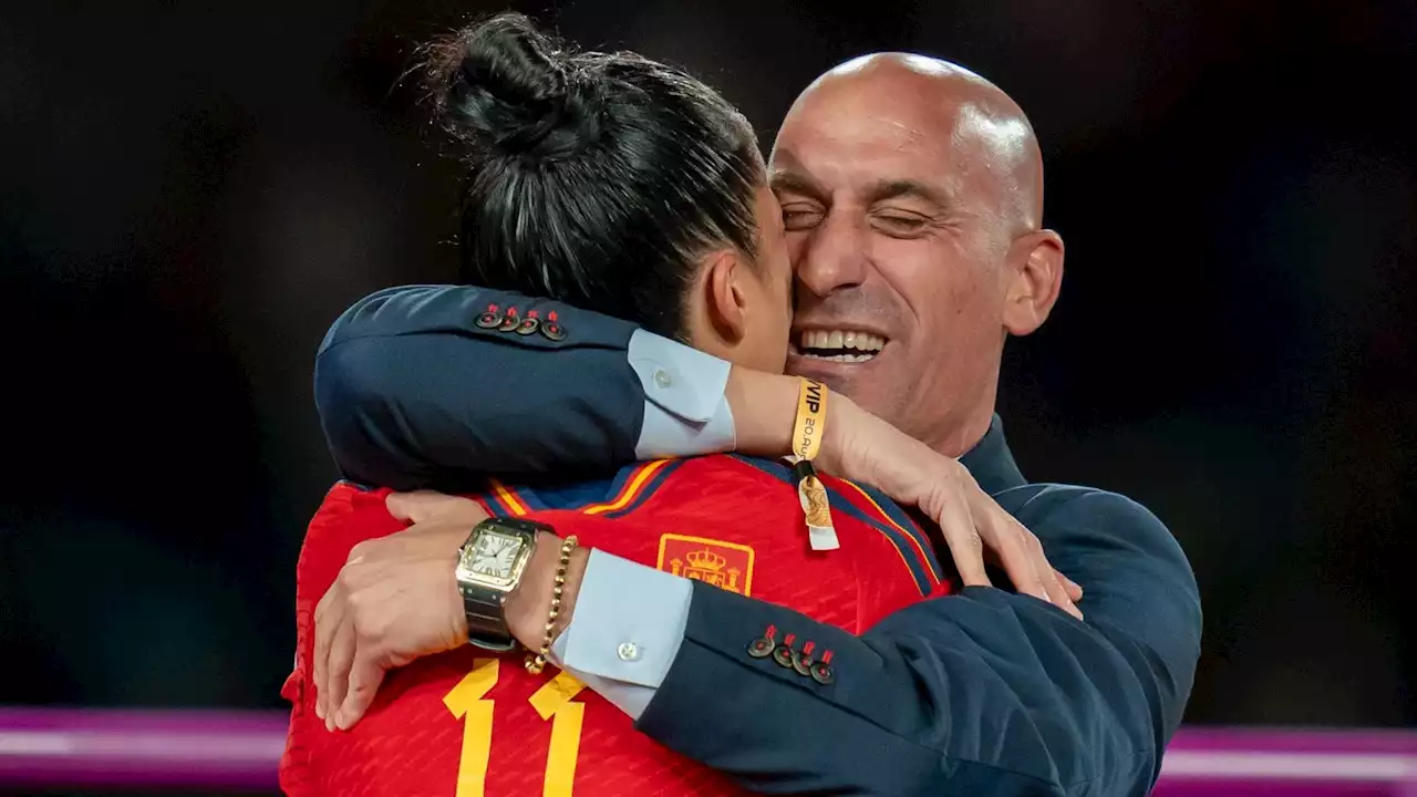 Spanish football chief apologizes for kissing player on lips after World Cup final