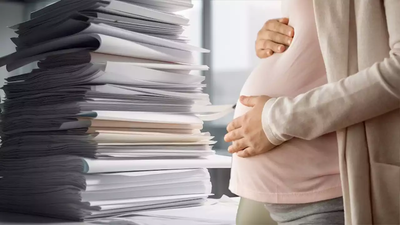 Staff shortages forcing more Queensland hospitals into birthing bypass as midwives protest 'dangerous' workloads