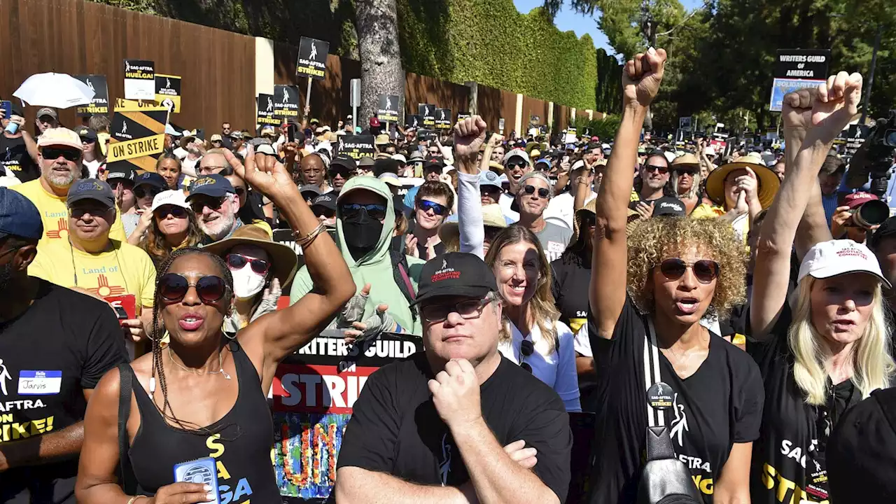 Kerry Washington, Martin Sheen shout for solidarity between Hollywood strikers and other workers