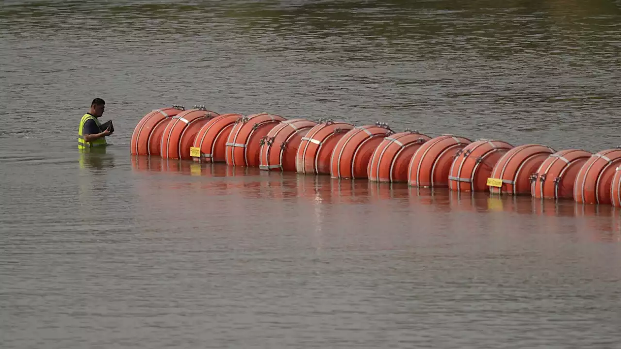 Texas moves large floating barrier on US-Mexico border closer to American soil