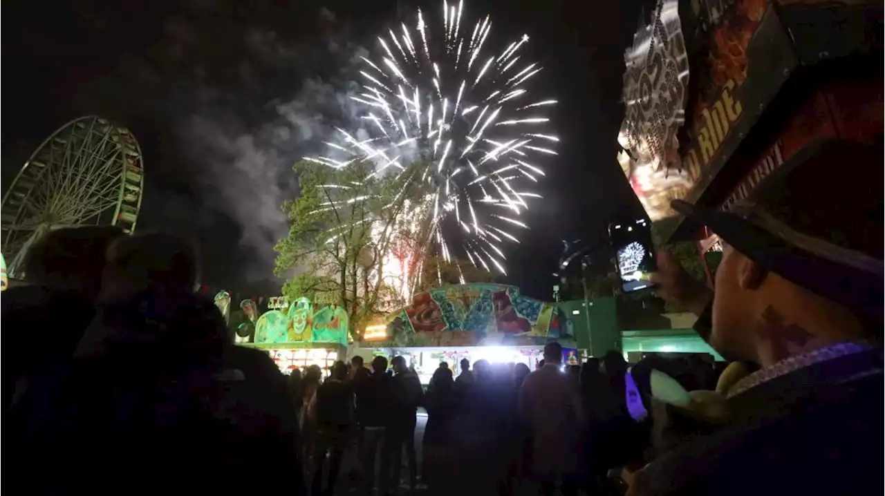 Der Augsburger Herbstplärrer startet mit Bieranstich und Feuerwerk