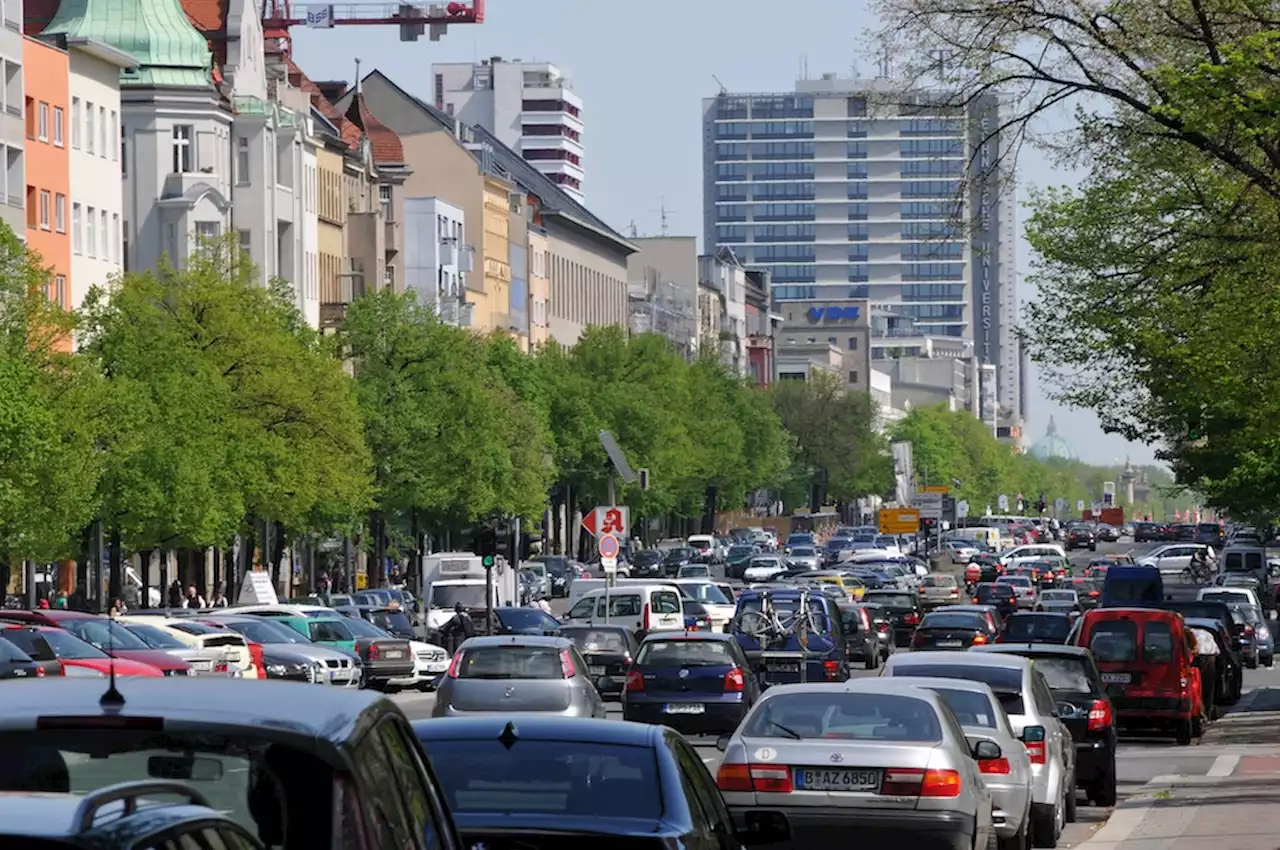 Fahrerflucht in Charlottenburg: Radfahrer bei Kollision verletzt