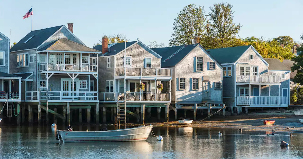 Nantucket billionaire sues clam shack 18 inches from residence