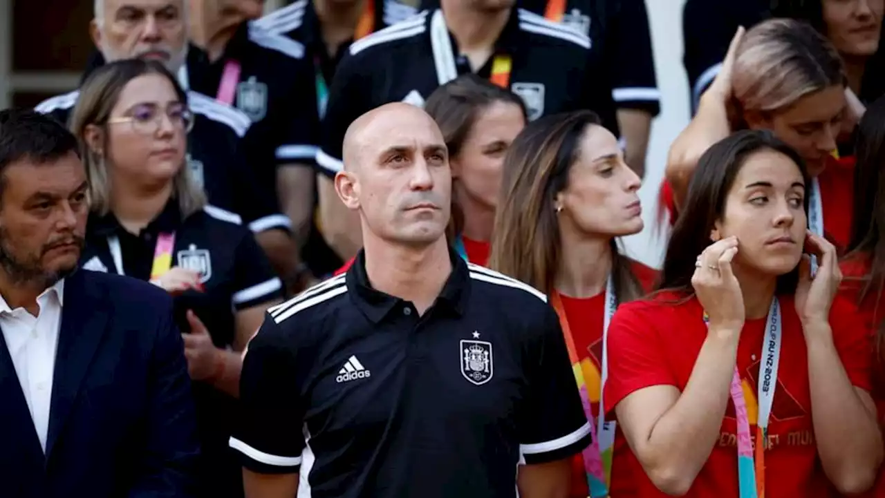 Spain soccer: Rubiales' apology over unsolicited kiss not enough