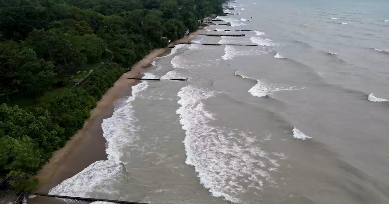 Fences to block off entrances to Elder Lane Beach in Winnetka