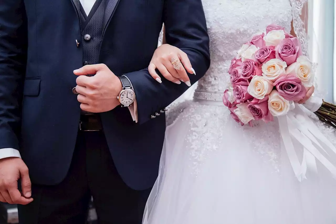 Il menace de quitter sa propre cérémonie de mariage après une remarque absurde de sa femme