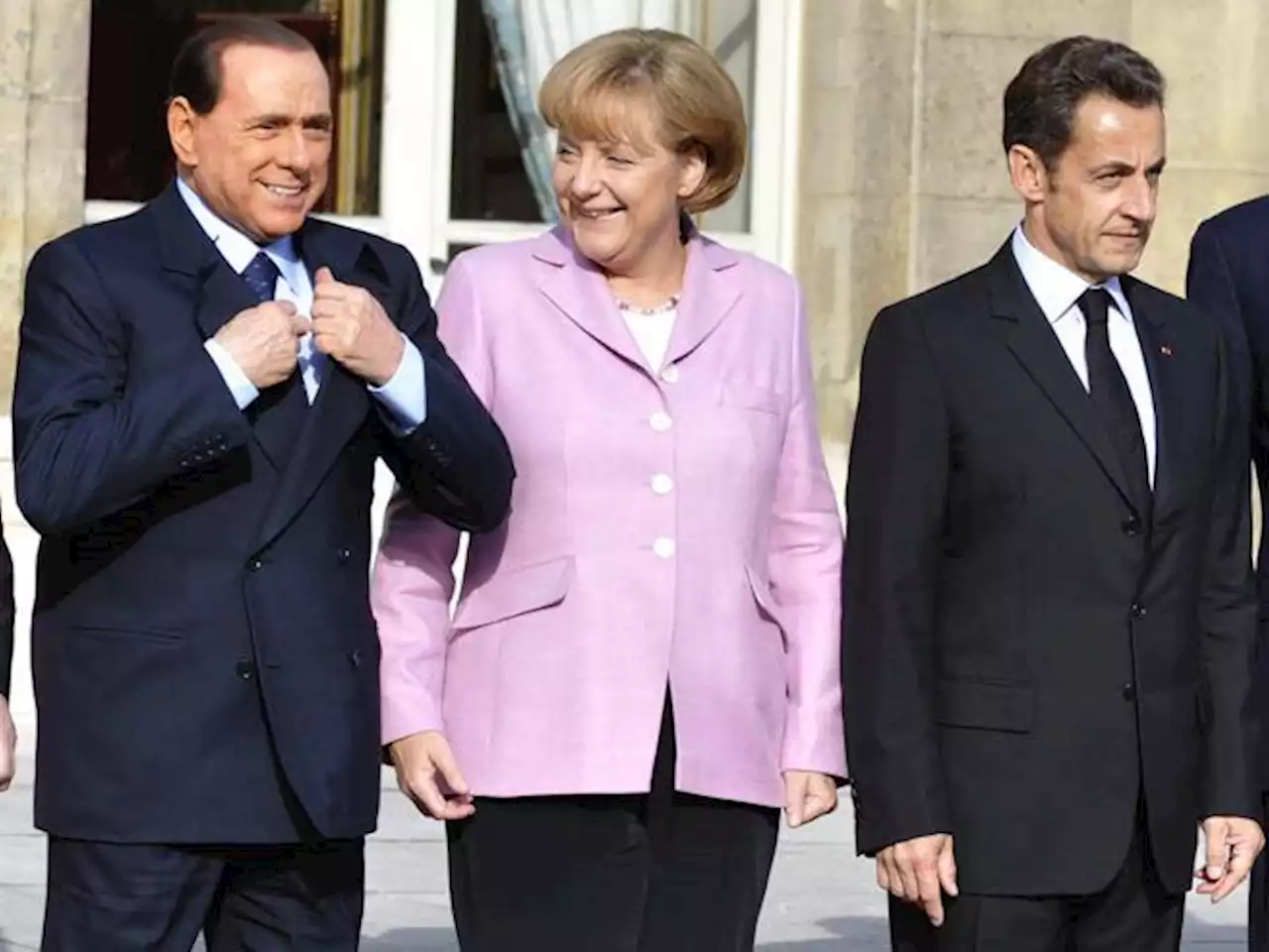 La verità di Sarkozy: «Io e Angela Merkel chiedemmo a Silvio Berlusconi di dimettersi»