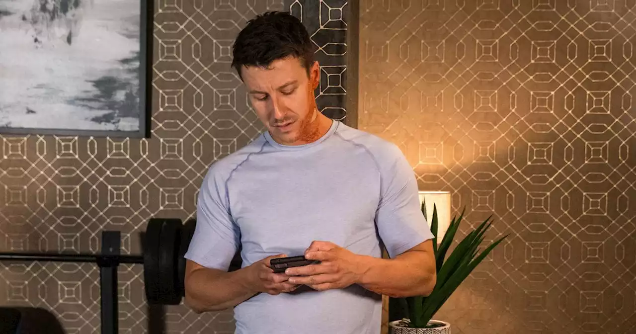 Coronation Street fans 'suss out' identity of Ryan's online nude photo client