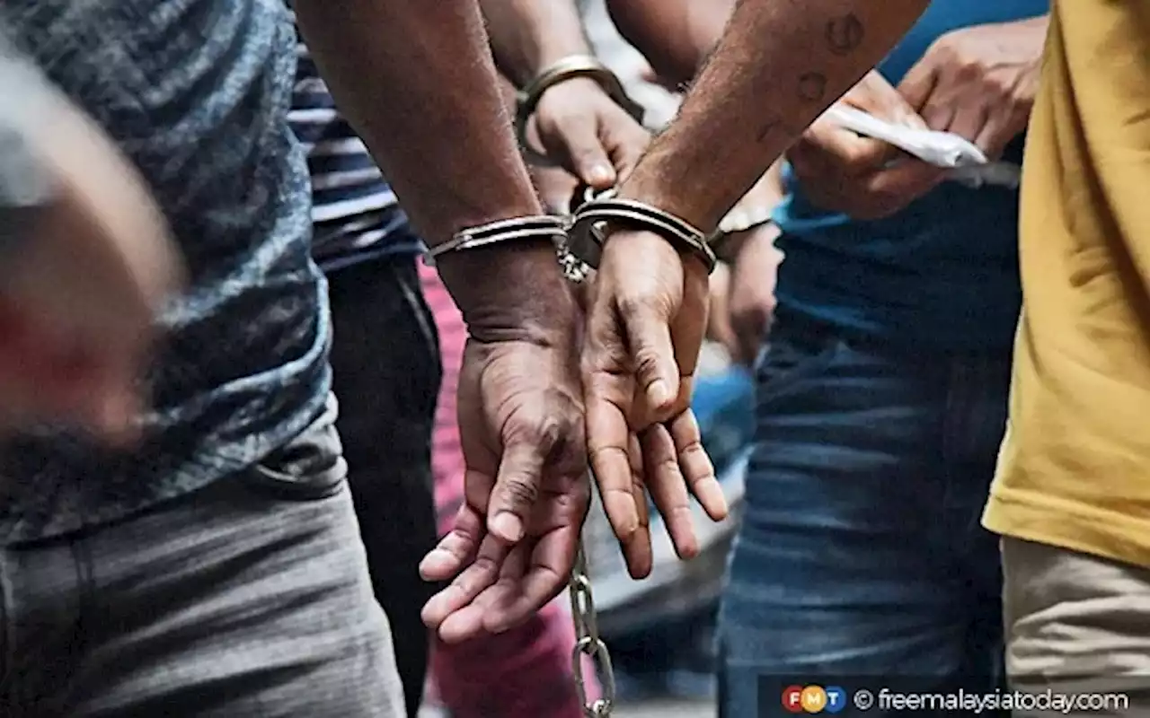 5 nabbed for parang attack on man at dinner with girlfriend