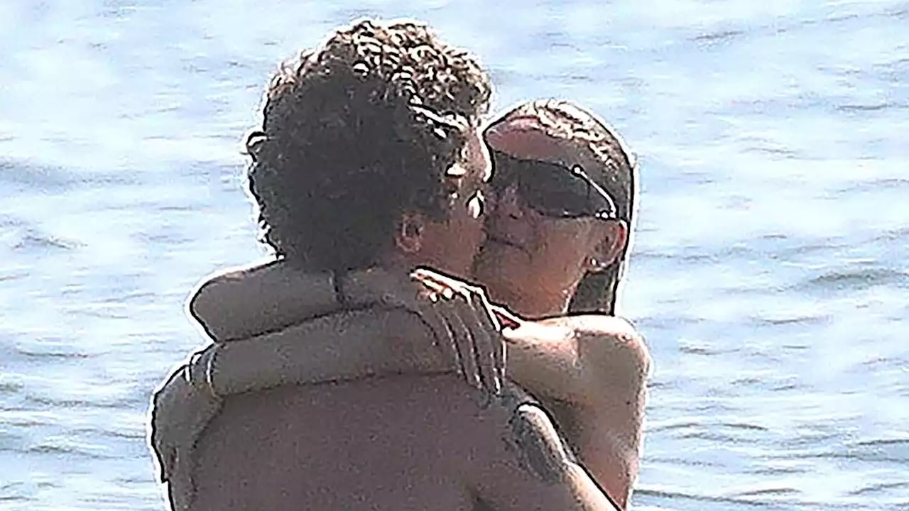 Heidi Klum's daughter Leni, 19, cuddles up to Aris Rachevsky in Italy