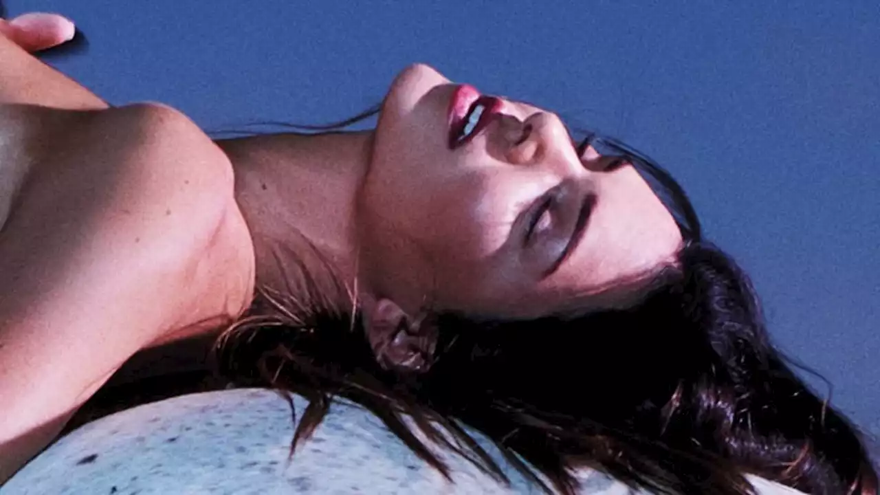 Kendall Jenner poses nude for Stella McCartney's winter campaign