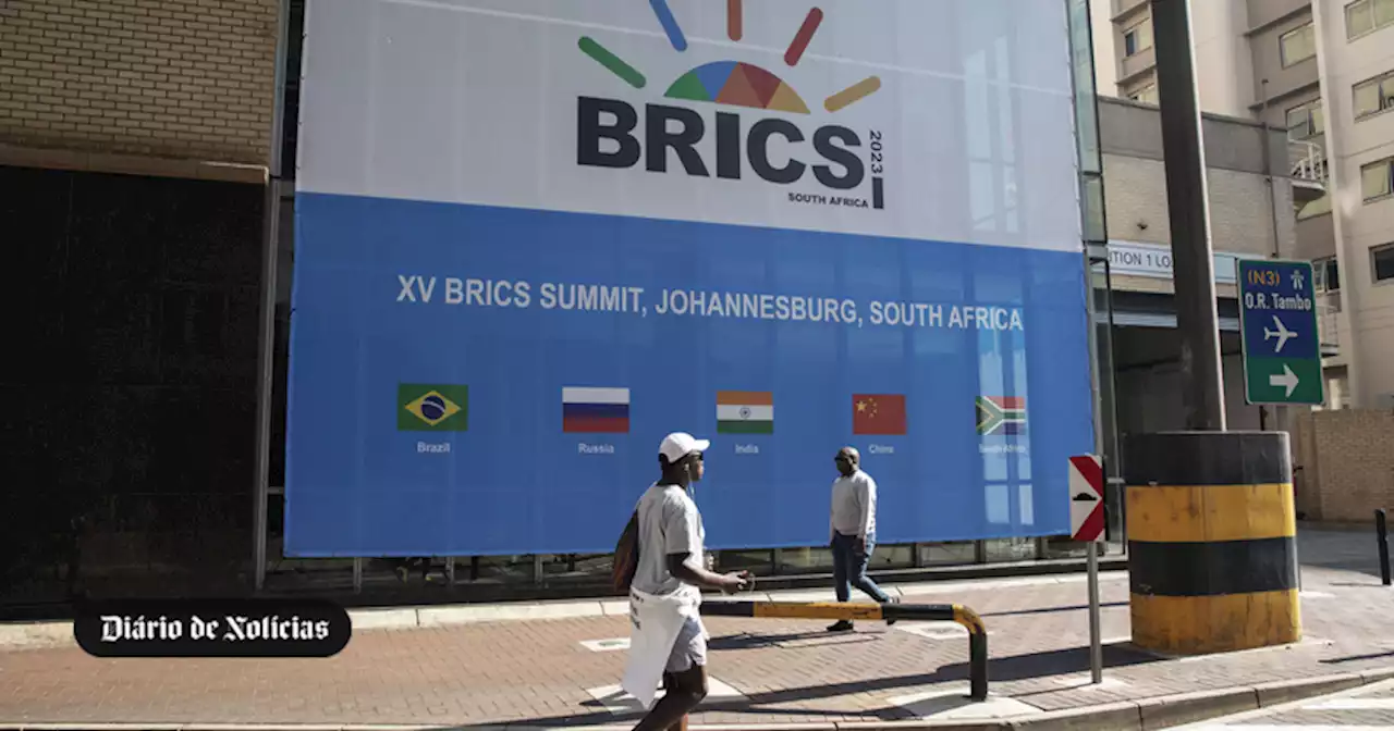 Cimeira dos BRICS discute expansão, dólar e guerra