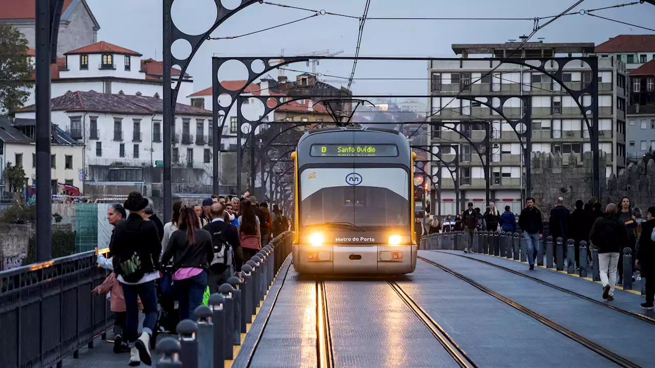 Linha Rubi do Metro do Porto duplica estacionamento