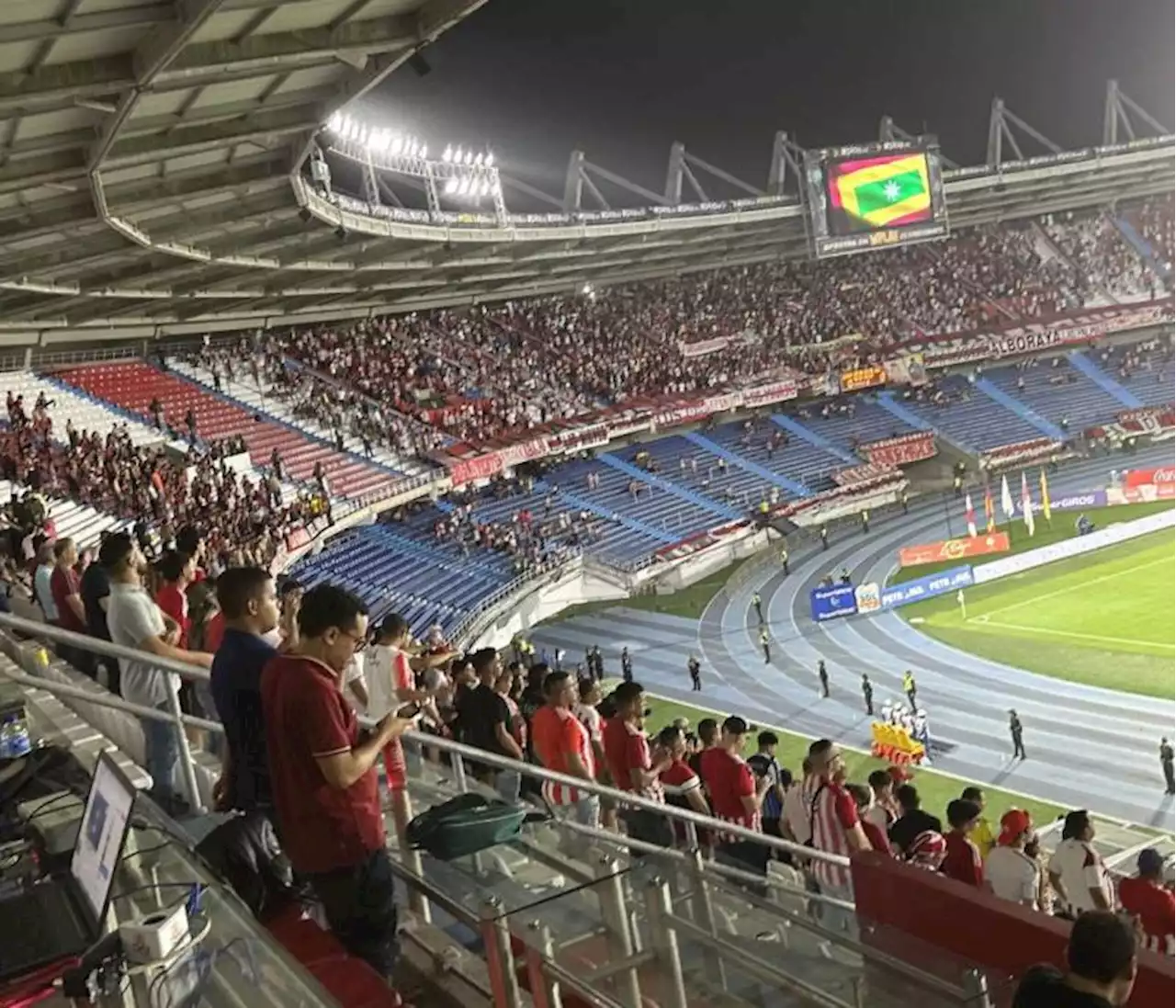 Junior prohibió el ingreso de las barras del América Metropolitano