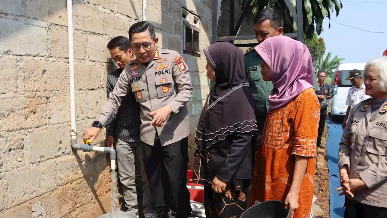 Polres Depok Berikan Bantuan Sumur Bor dan Pompa bagi Warga Terdampak Kekeringan