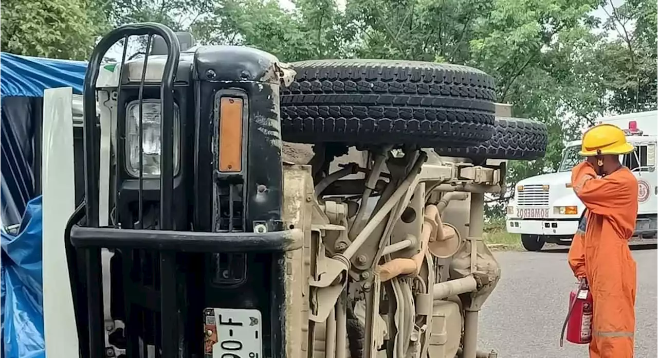 Más de 10 lesionados deja volcadura de camioneta en la Huasteca