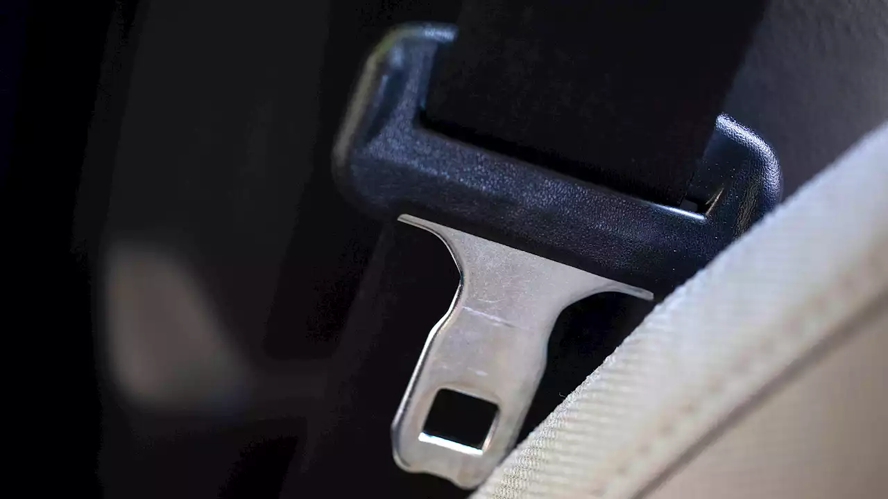 Proposed new rules would require cars to give more warnings when you're not wearing a seatbelt -- even in the back seat