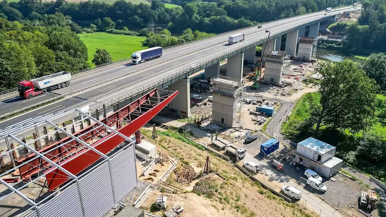 Bau der neuen Muldebrücke für A14 bei Grimma bislang im Plan