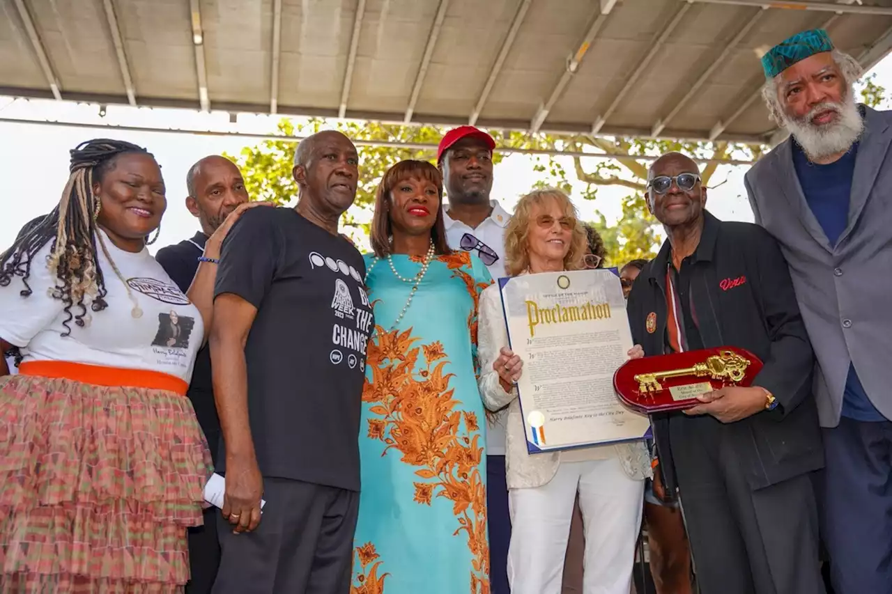 Harry Belafonte posthumously receives key to the city