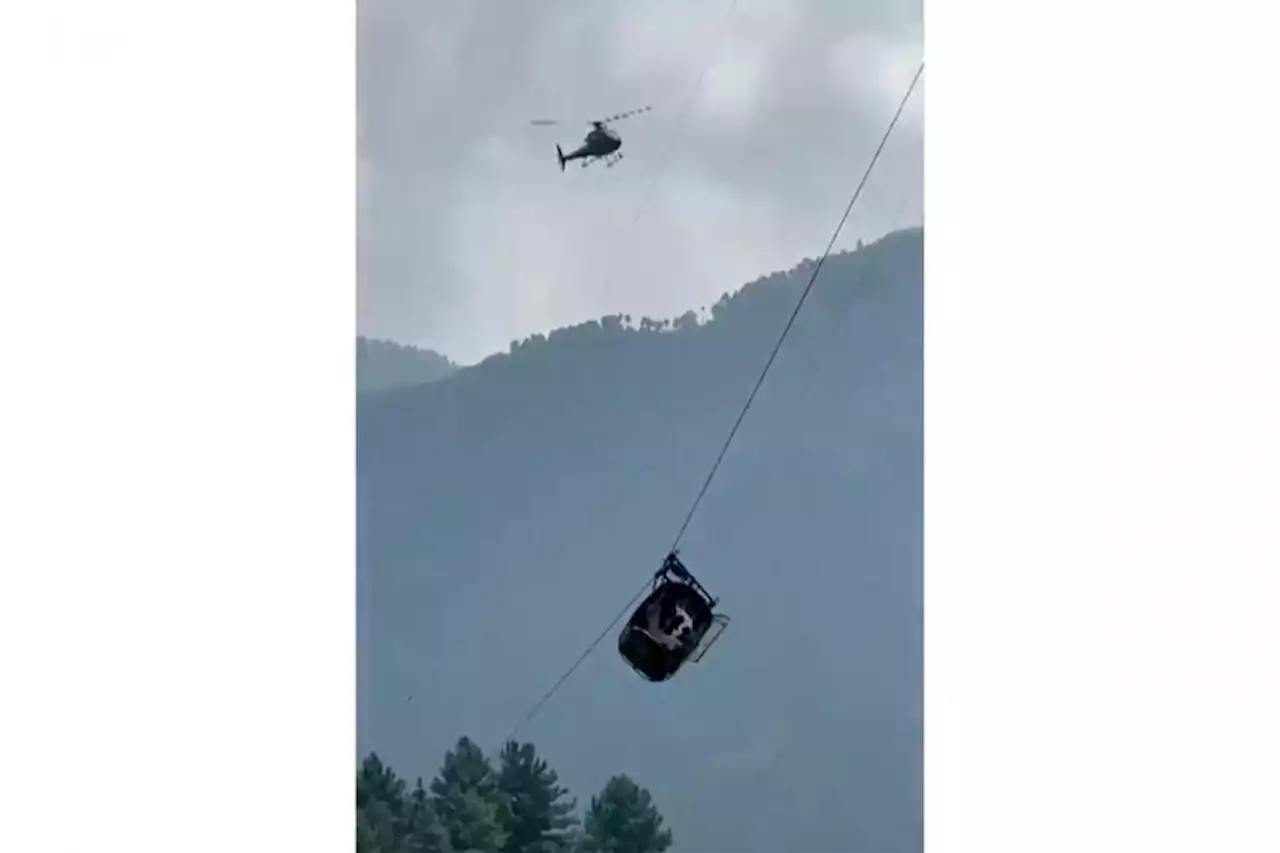 First two children rescued from cable car hundreds of feet above Pakistan canyon