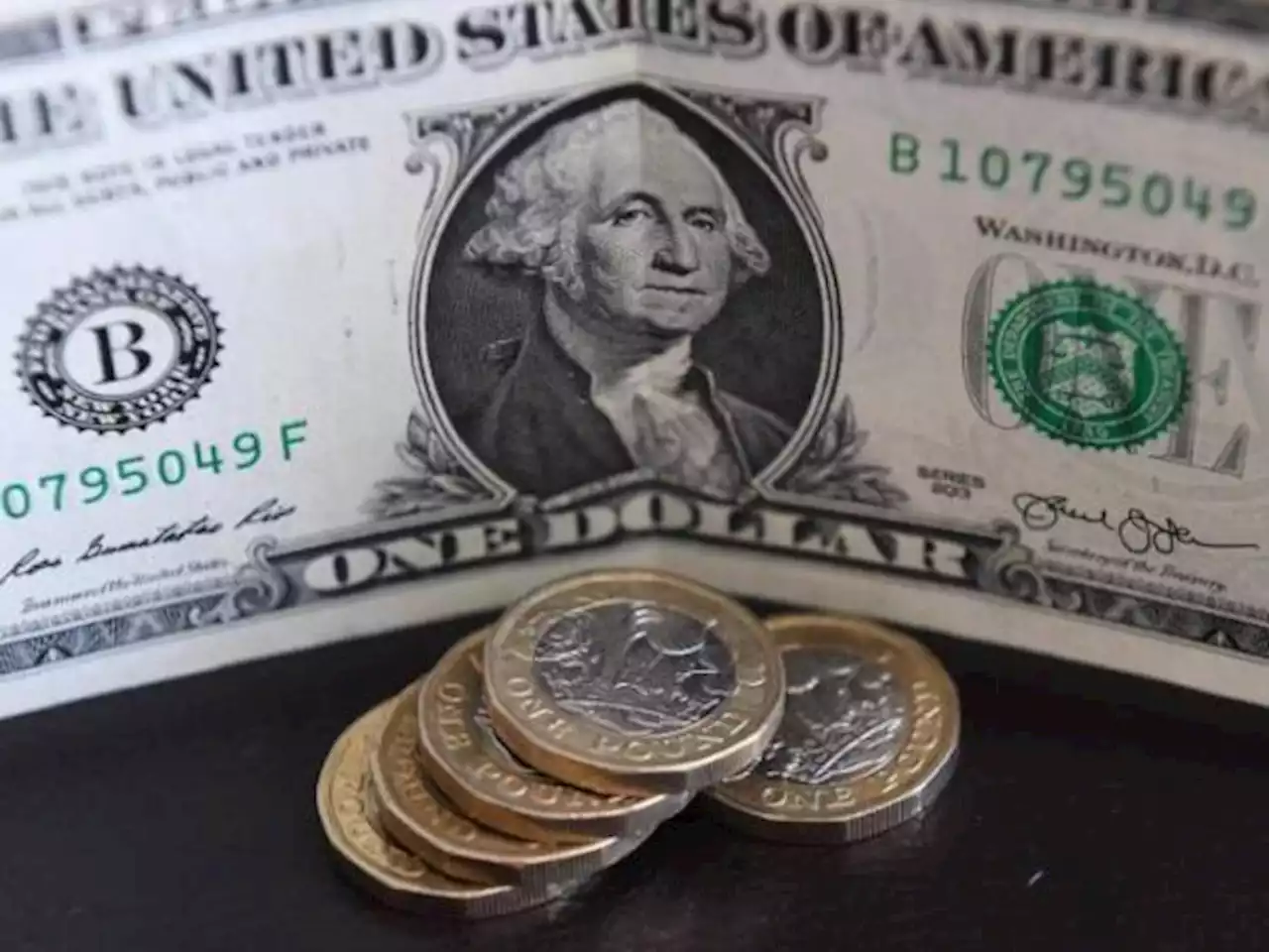 Dólar cae pero se mantiene por encima de $ 4.100 este martes