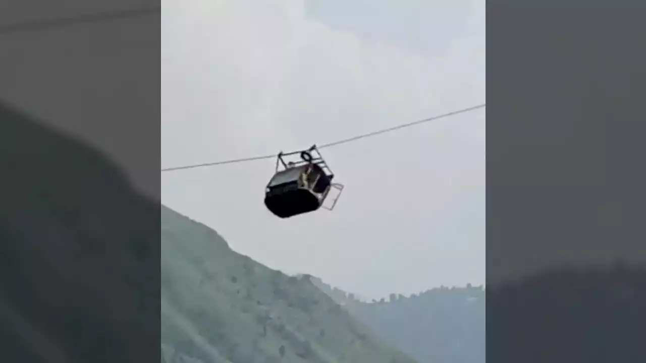 Pakistan military rescues 4 children from dangling cable car