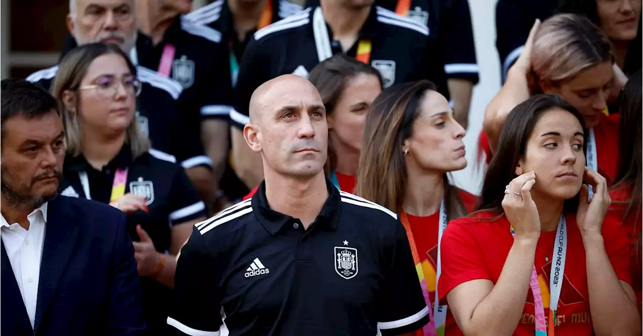 Spain soccer: Rubiales' apology over unsolicited kiss not enough