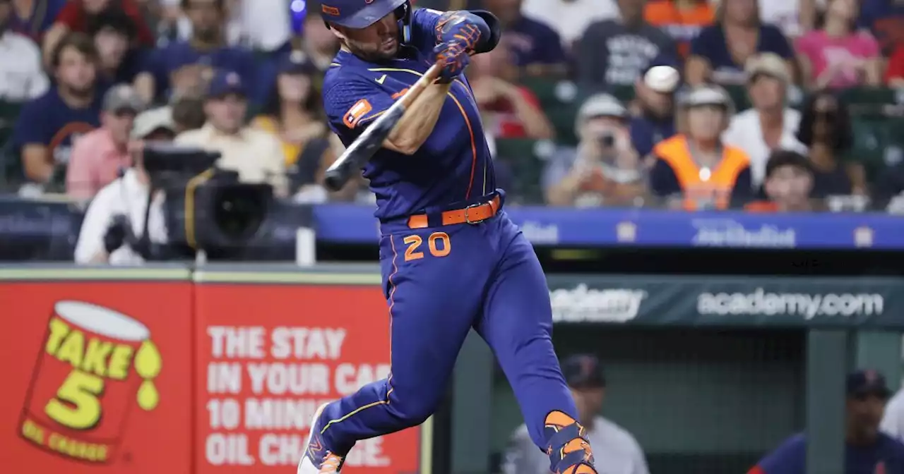 McCormick suena dos jonrones y los Astros vencen 9-4 a Medias Rojas