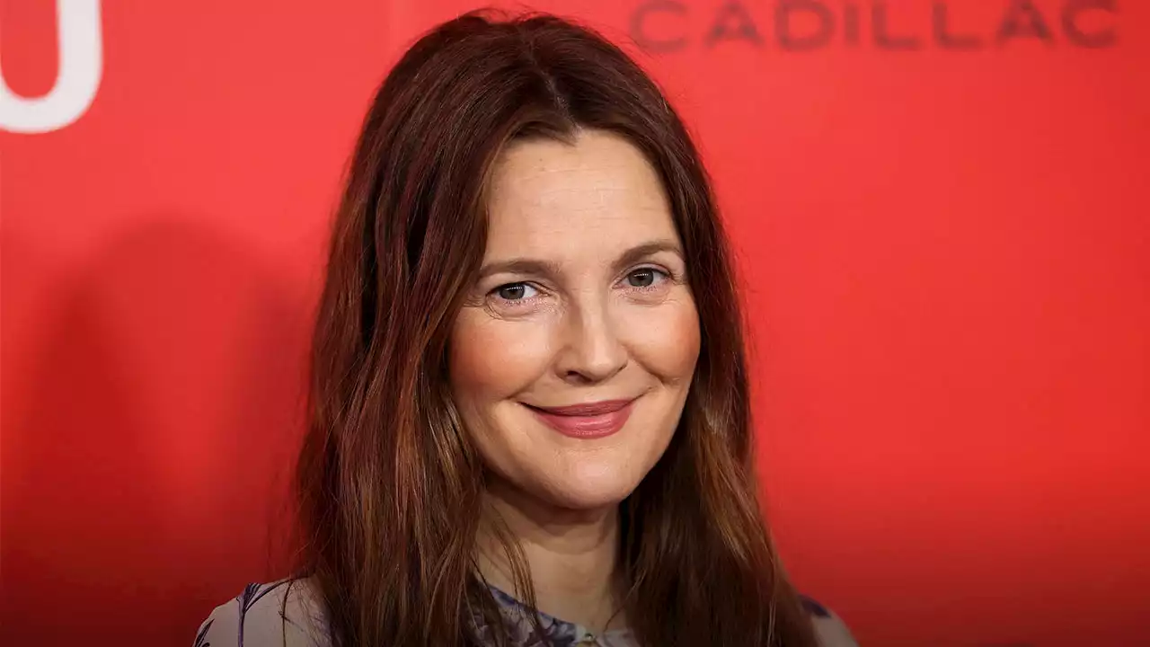 Drew Barrymore escoltada de emergencia tras ser amenazada por un hombre