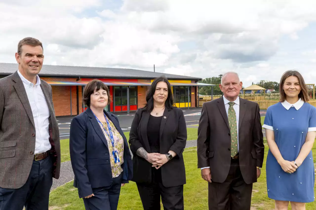 Building contractor hands over new primary school at award-winning new community