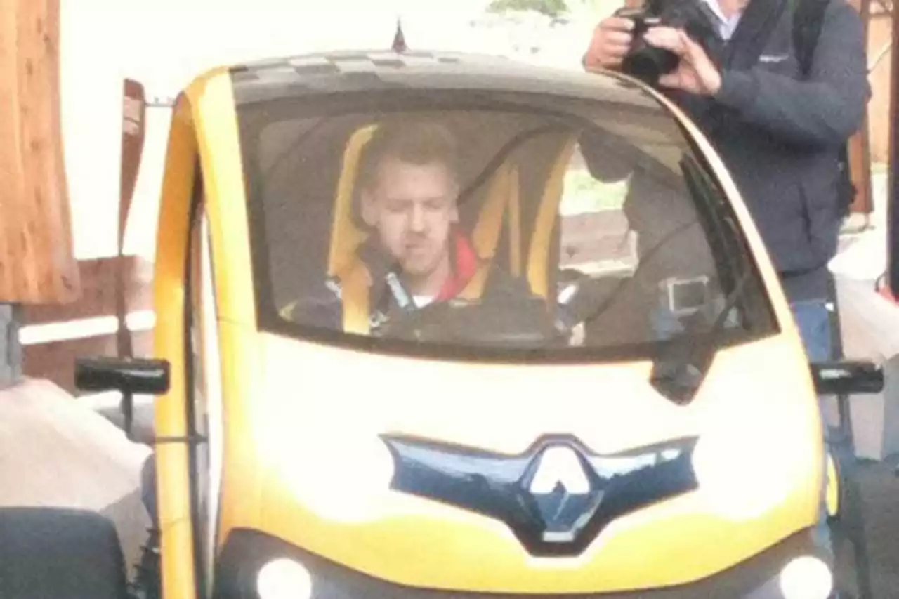 Sebastian Vettel besucht Renault