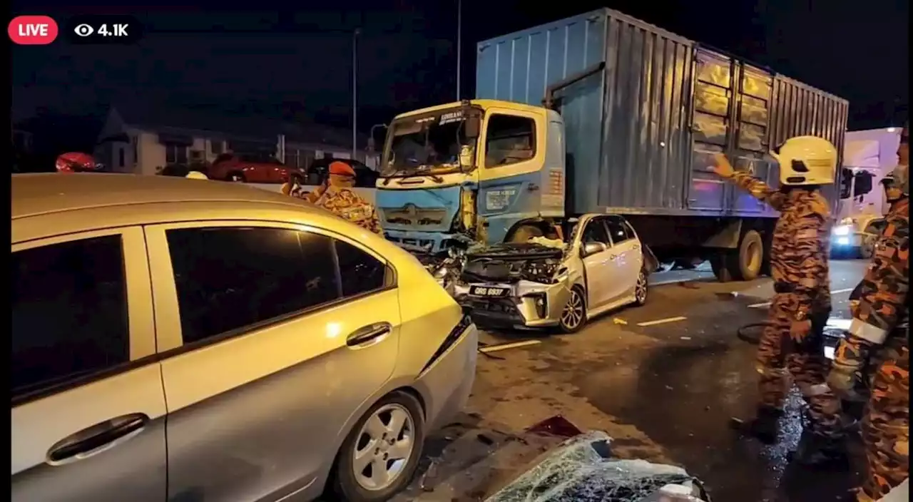 Pile-up: 26-year-old woman killed in multiple-vehicle collision at Jalan Lintas in KK