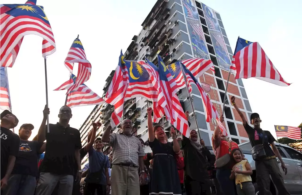 Sight To Behold: Thousands Of Jalur Gemilang Fly Proudly In Penang's Kg ...